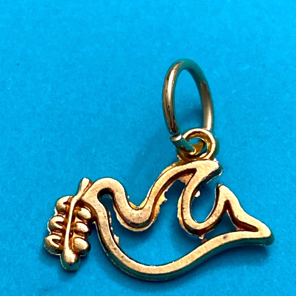 5/$10❤️❤️❤️NEW ROSE GOLD TONED ALLOY PEACE DOVE CHARM PENDANT